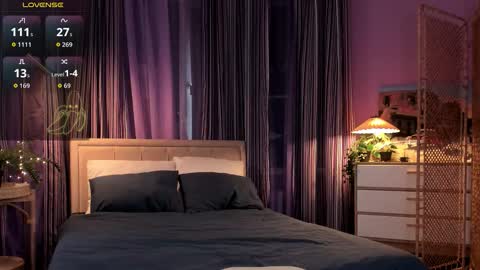 Snapshot of bananarum chatting on 02/17/26, 12:23 Allie online show from 02/17/26, 12:23