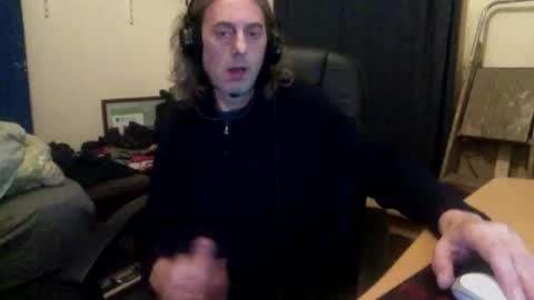 Snapshot of bangintoleather chatting on 10/01/25, 02:06 bangintoleather online show from 10/01/25, 02:06