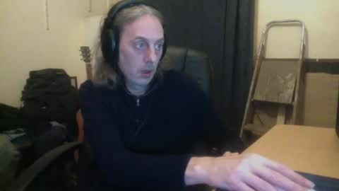 Snapshot of bangintoleather chatting on 11/27/25, 02:57 bangintoleather online show from 11/27/25, 02:57