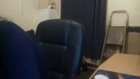 Snapshot of bangintoleather chatting on 12/05/25, 02:42 bangintoleather online show from 12/05/25, 02:42