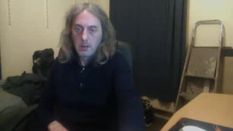 Snapshot of bangintoleather chatting on 12/19/25, 03:02 bangintoleather online show from 12/19/25, 03:02