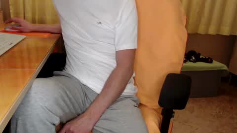 Snapshot of banschie chatting on 06/16/26, 06:32 online show from 06/16/26, 06:32