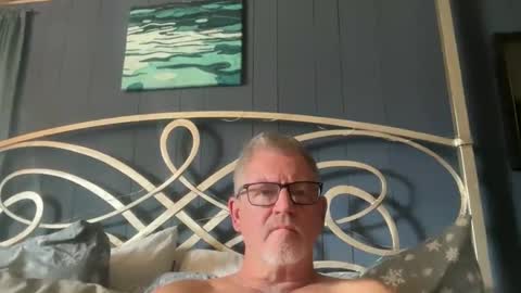 bapeter218 online show from 12/19/25, 05:53