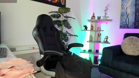 Gabi  online show from 02/05/25, 01:15