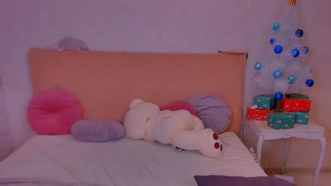 Snapshot of barbara_bb chatting on 12/23/24, 01:29 Barbie Kim online show from 12/23/24, 01:29