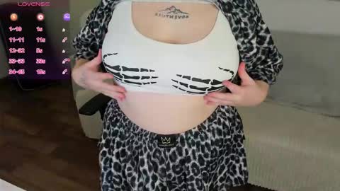 Snapshot of barbara_ferrarri chatting on 11/26/25, 10:05 Barbara online show from 11/26/25, 10:05