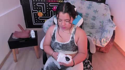 Snapshot of barbara_honey chatting on 02/15/25, 06:44 Barbara online show from 02/15/25, 06:44