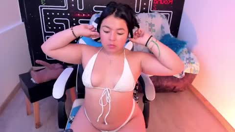 Snapshot of barbara_honey chatting on 02/17/25, 04:04 Barbara online show from 02/17/25, 04:04