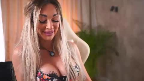 Snapshot of barbaramonn_ chatting on 06/20/26, 03:59 Ana online show from 06/20/26, 03:59