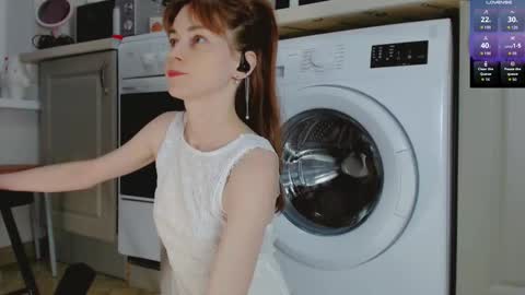 Snapshot of barbarian_girl chatting on 09/24/25, 04:54 Amina online show from 09/24/25, 04:54