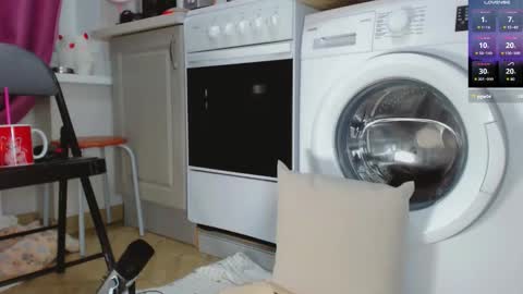 Snapshot of barbarian_girl chatting on 09/29/25, 05:18 Amina online show from 09/29/25, 05:18