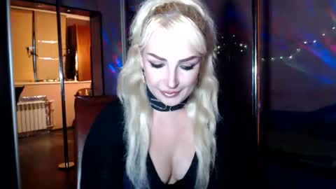 Victoria online show from 06/24/26, 02:10