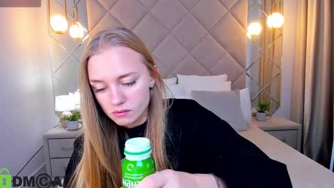 Snapshot of barbie_lis chatting on 11/05/25, 12:43 LisGTM2 Mon-Thu Sat 0100am-0700am online show from 11/05/25, 12:43