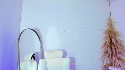 Snapshot of barbiegirl___ chatting on 02/15/25, 08:33 barbiegirl___ online show from 02/15/25, 08:33