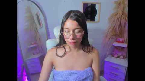 Snapshot of barbiegirl___ chatting on 03/05/25, 08:21 barbiegirl___ online show from 03/05/25, 08:21