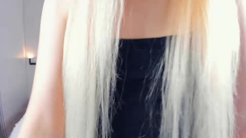 Mia online show from 04/09/26, 02:00