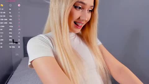 Mia online show from 04/12/26, 03:28