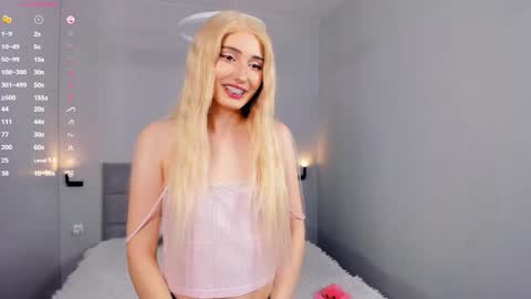 Mia online show from 05/30/26, 02:47