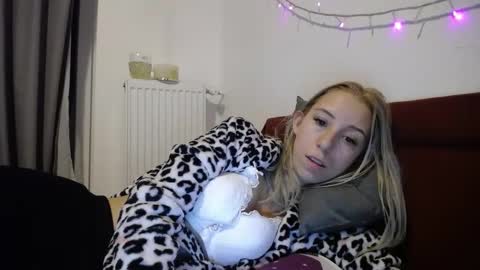 Lena online show from 12/03/24, 07:44