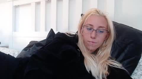 Lena online show from 09/10/25, 04:07