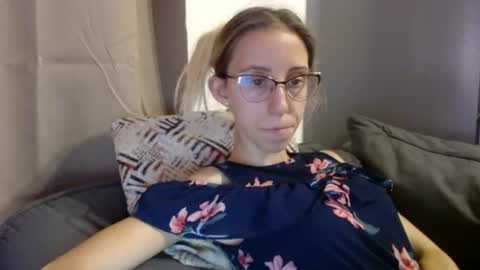 Snapshot of barelylegalblondy chatting on 07/16/26, 04:35 Lena online show from 07/16/26, 04:35