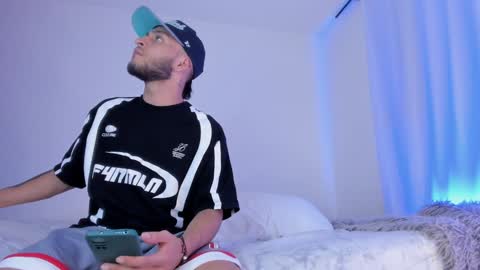 Bruce  online show from 01/09/25, 05:02