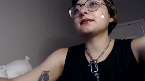 Snapshot of basilbbb chatting on 05/01/26, 12:48 basil online show from 05/01/26, 12:48