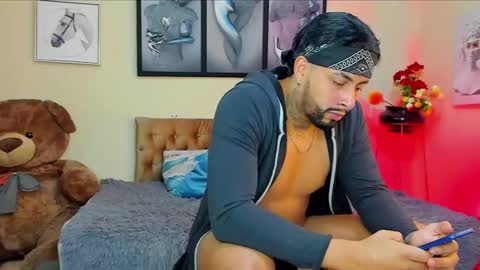 bastian_jones1 online show from 02/04/25, 01:34