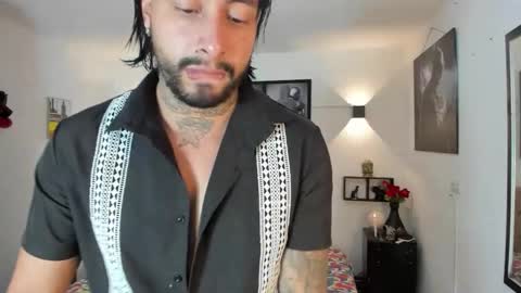 bastian_jones1 online show from 10/27/25, 10:47