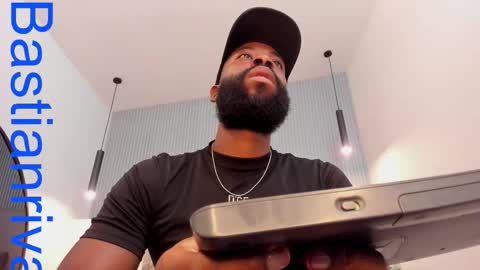 Snapshot of bastianrivas chatting on 10/04/25, 12:03 Bastian. online show from 10/04/25, 12:03