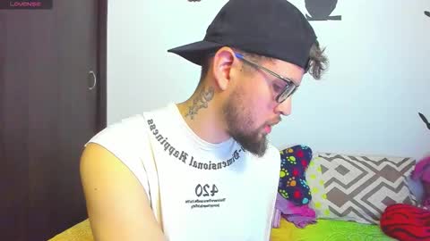 bastianwatson10 online show from 11/19/25, 05:13