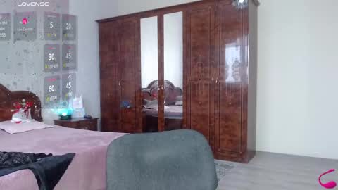 Lara online show from 01/06/25, 08:14