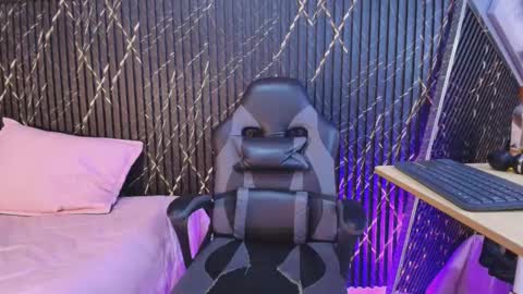 Snapshot of bathory_vamps chatting on 10/07/25, 02:25 online show from 10/07/25, 02:25