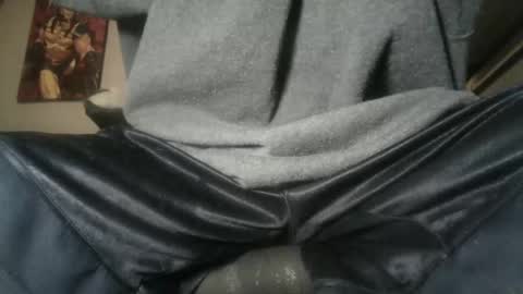 Snapshot of batmannrobin1313 chatting on 09/22/25, 04:14 archangel online show from 09/22/25, 04:14