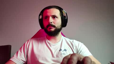 Snapshot of baxxline chatting on 09/17/25, 01:07 Baxxline online show from 09/17/25, 01:07