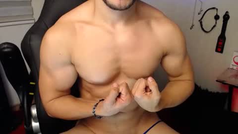 Snapshot of bayron_fiit chatting on 11/24/25, 01:38 Bayron Rodriguez online show from 11/24/25, 01:38