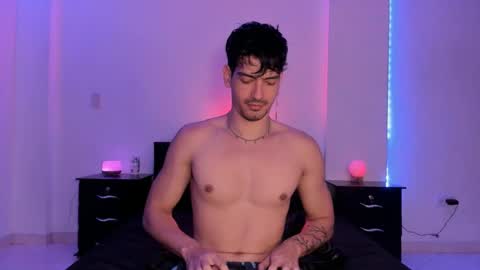 Valentino online show from 01/02/25, 09:07