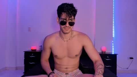 Valentino online show from 01/05/25, 09:03