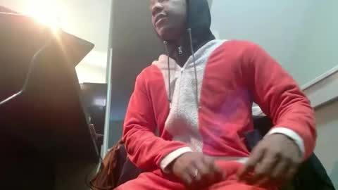 Snapshot of bbc_elrey chatting on 12/24/24, 05:13 Racks online show from 12/24/24, 05:13