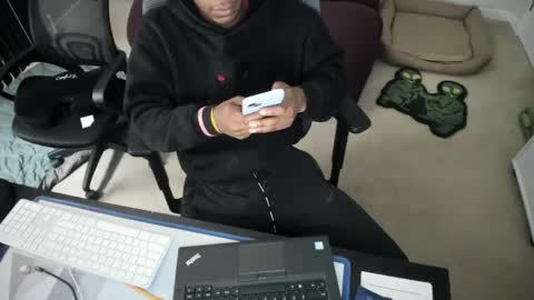 Snapshot of bbc_elrey chatting on 02/21/25, 03:01 Racks online show from 02/21/25, 03:01