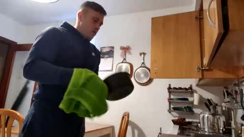 Snapshot of bbnamelezz chatting on 10/28/25, 09:24 BB Namelezz online show from 10/28/25, 09:24