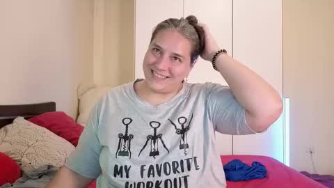 Snapshot of bbw_goddes chatting on 09/29/25, 09:41 Love online show from 09/29/25, 09:41