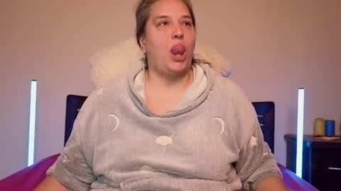 Snapshot of bbw_goddes chatting on 11/16/25, 03:28 Love online show from 11/16/25, 03:28