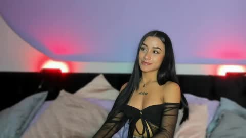 Snapshot of bby_izzy chatting on 04/14/26, 03:40 Bby online show from 04/14/26, 03:40