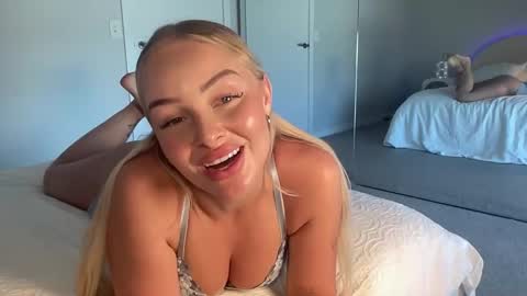 Snapshot of bbybreex chatting on 09/29/25, 11:20 Bree online show from 09/29/25, 11:20