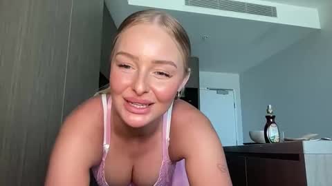 Snapshot of bbybreex chatting on 11/02/25, 12:24 Bree online show from 11/02/25, 12:24