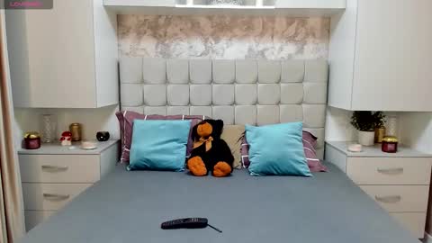 Snapshot of bbylarra chatting on 10/09/25, 03:54 larra online show from 10/09/25, 03:54