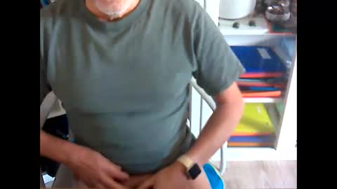 Snapshot of bcn1959 chatting on 11/17/25, 01:39 bcn1959 online show from 11/17/25, 01:39
