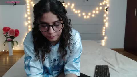 Sara  Juan online show from 06/05/26, 06:52