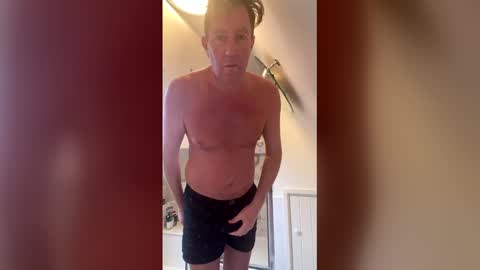 Snapshot of beachlover39 chatting on 02/23/26, 10:12 Beachlover39 online show from 02/23/26, 10:12